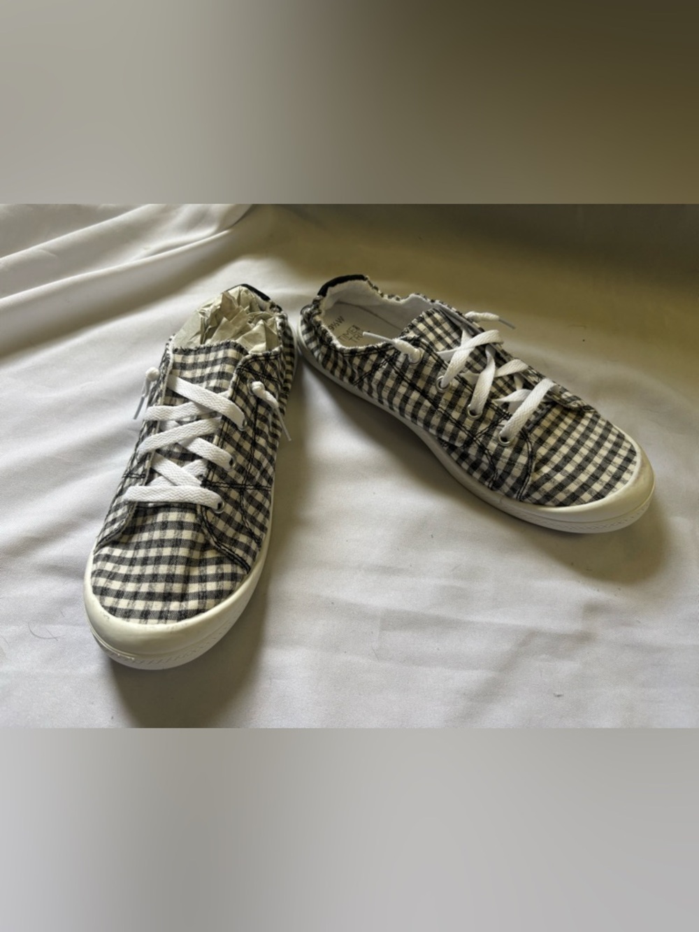Time and Tru Women’s Slip on Sneakers in Black/White Gingham Sz 9.5W